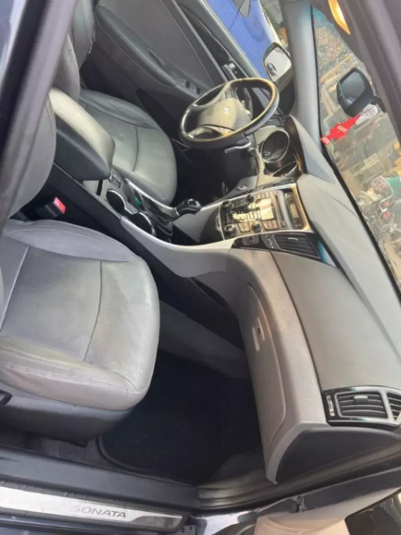 Hyundai Sonata - 2012