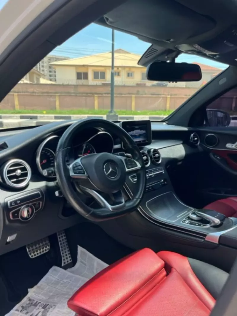 Mercedes-Benz GLC 300   - 2018
