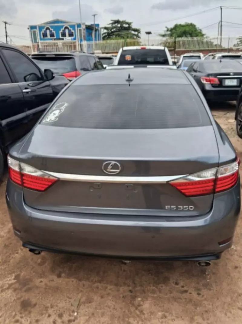 Lexus ES   - 2014