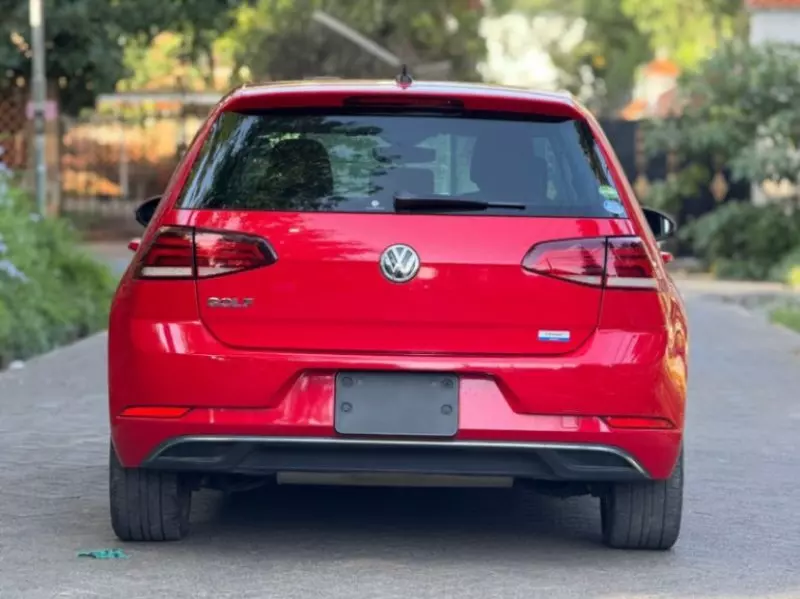 Volkswagen Golf   - 2018