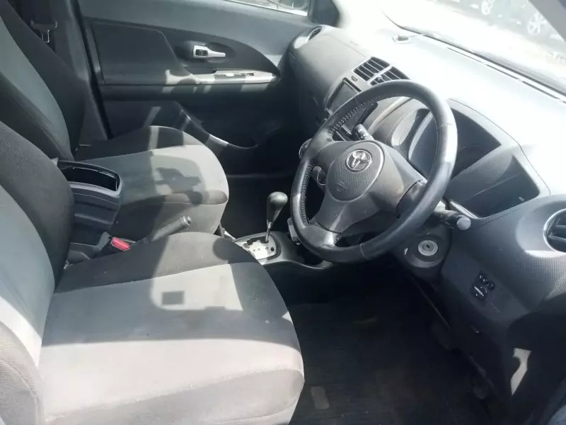 Toyota Ist    - 2012
