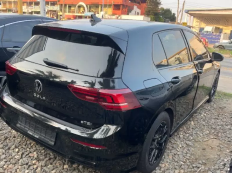 Volkswagen Golf - 2025