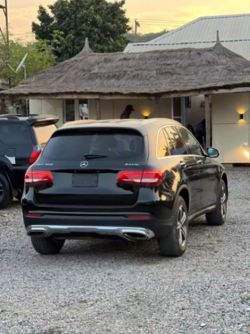 Mercedes-Benz GLC 300   - 2016