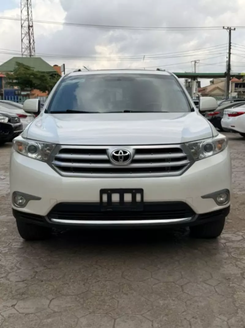 Toyota Highlander   - 2012