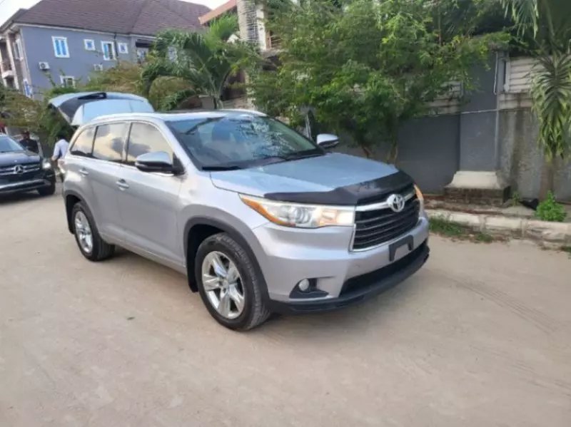 Toyota Highlander   - 2014