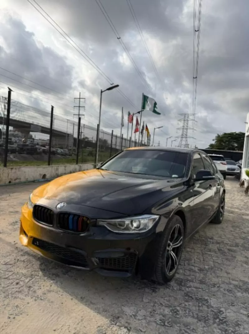 BMW 320i   - 2014