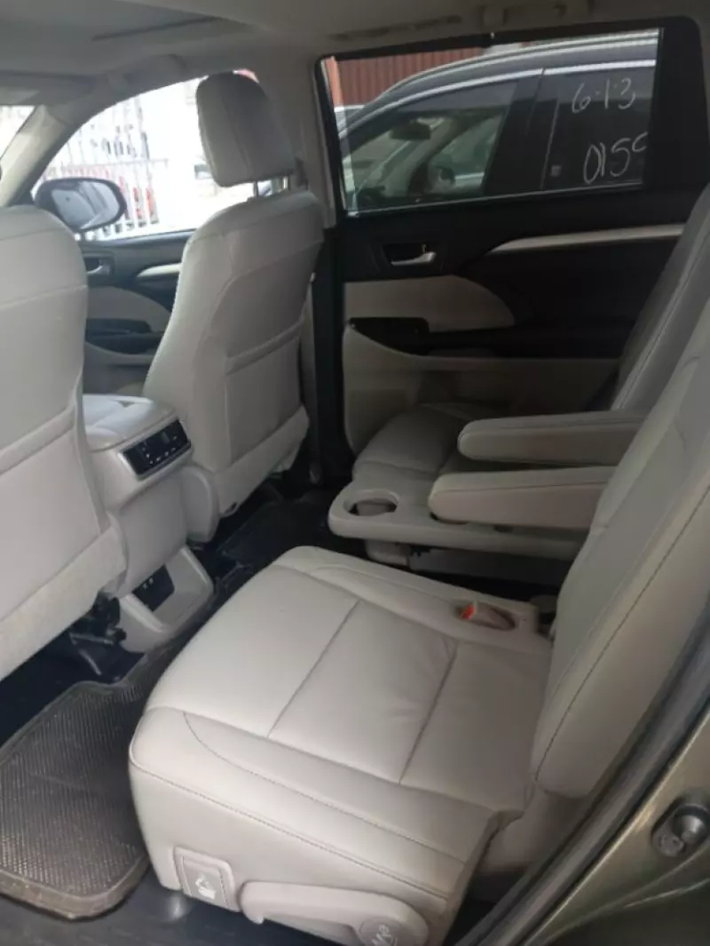 Toyota Highlander   - 2017