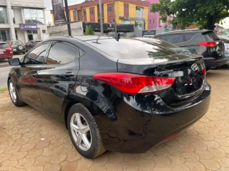 Hyundai Elantra   - 2013