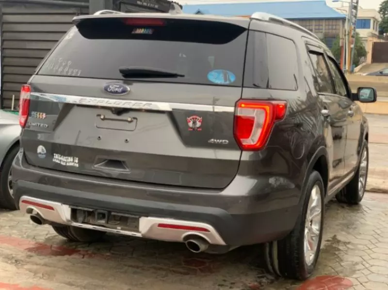 Ford Explorer   - 2017