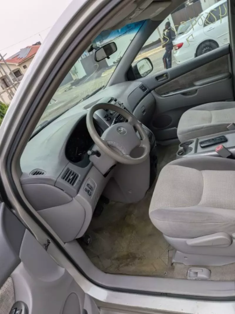 TOYOTA Sienna   - 2007