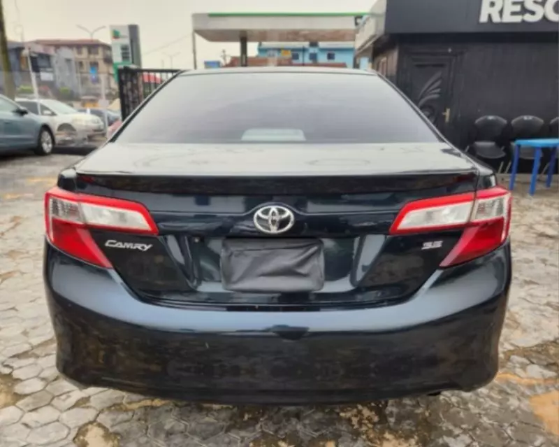 Toyota Camry   - 2014