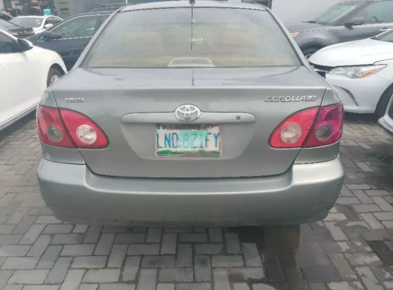 Toyota Corolla   - 2004