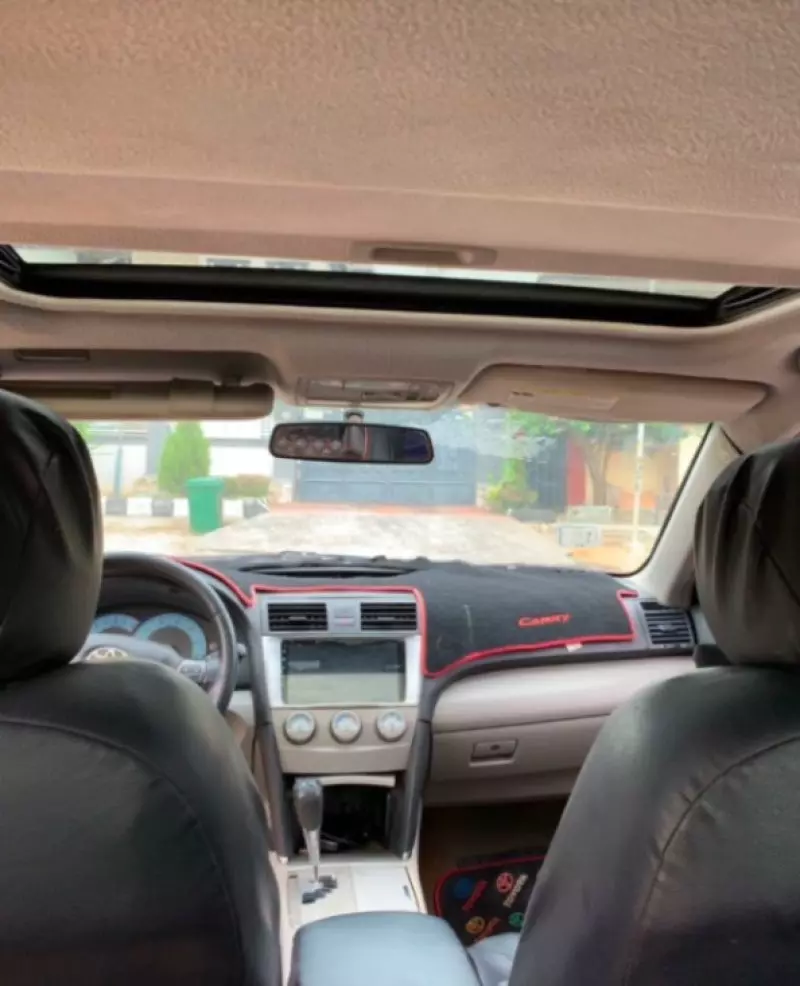 Toyota Camry   - 2011