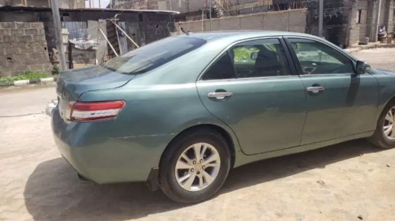 Toyota Camry   - 2010