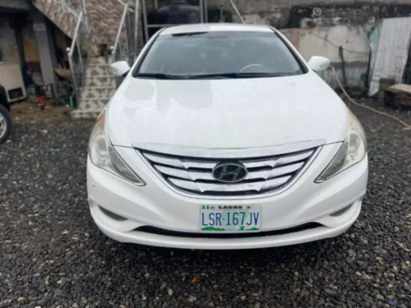 Hyundai Sonata   - 2010