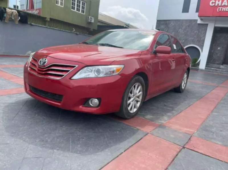 Toyota Camry   - 2011