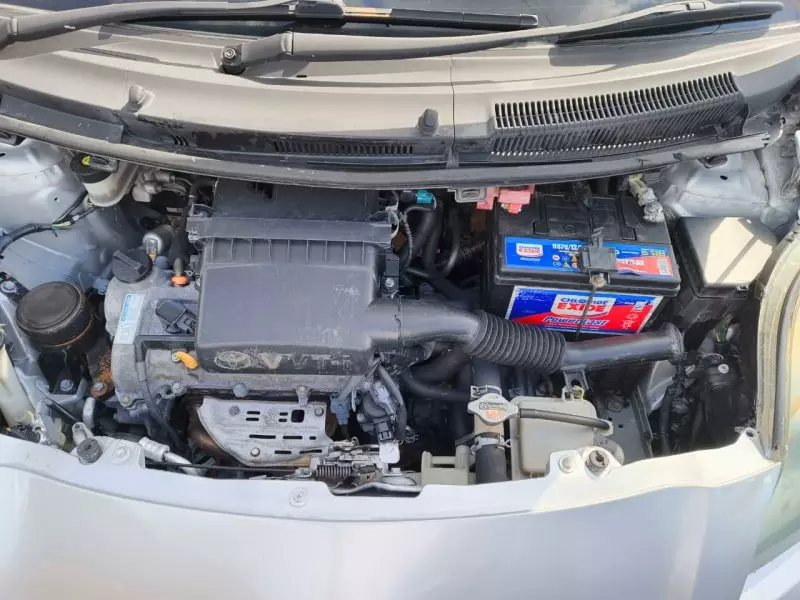 TOYOTA Vitz   - 2010