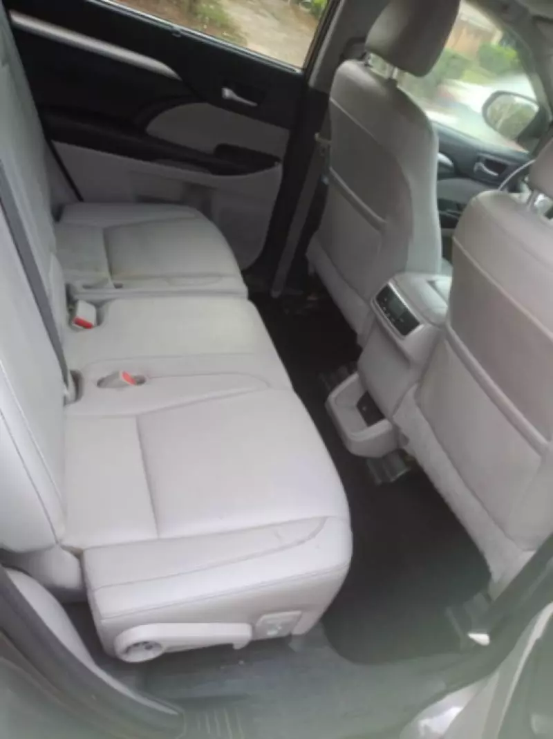 Toyota Highlander   - 2016
