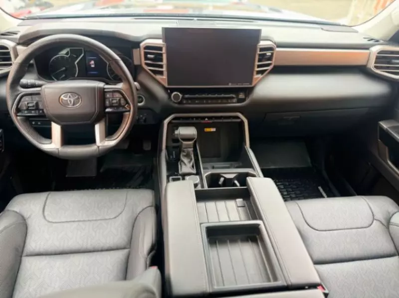 TOYOTA Tundra   - 2023