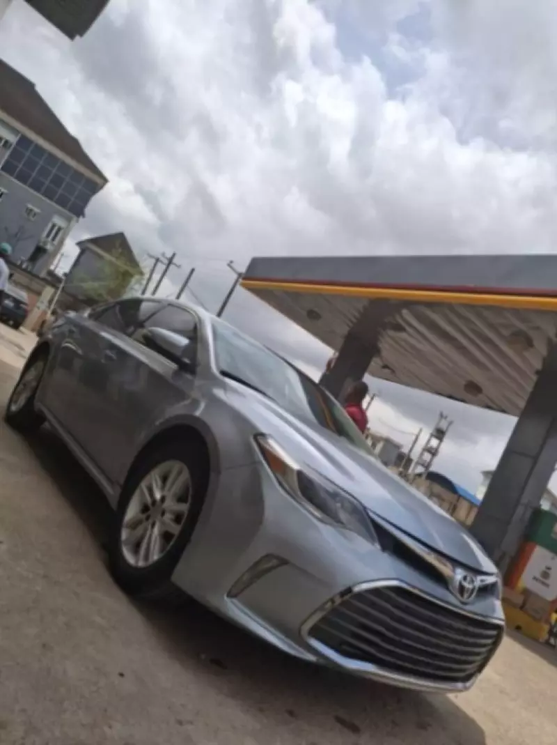 TOYOTA Avalon - 2015