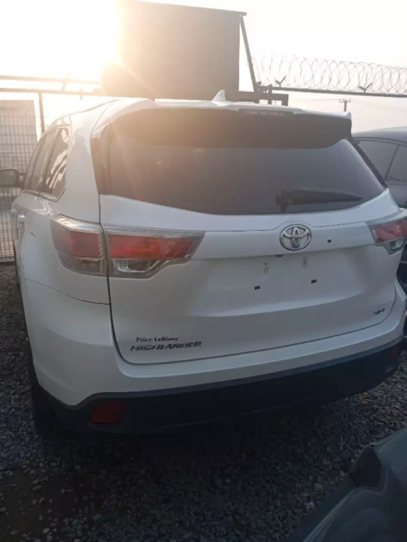 Toyota Highlander   - 2016