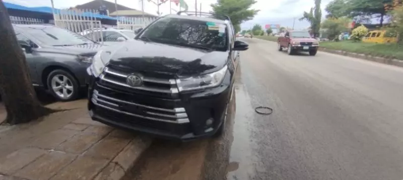 Toyota Highlander   - 2017