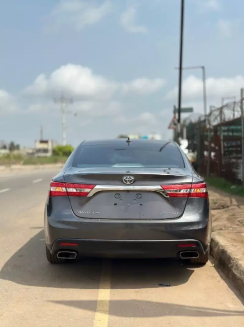 Toyota Avalon   - 2013