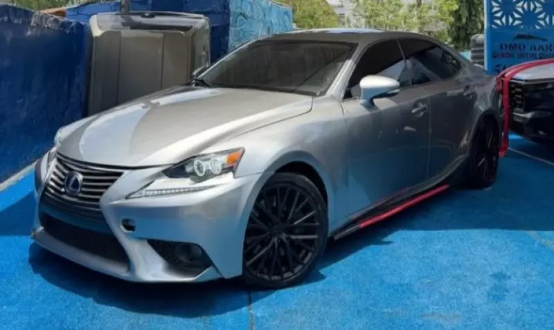 Lexus IS   - 2016