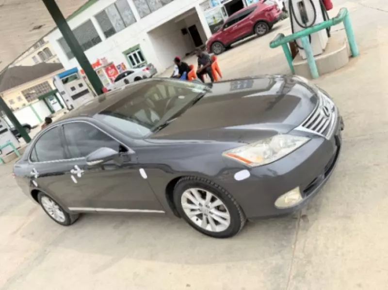 Lexus ES 350   - 2010