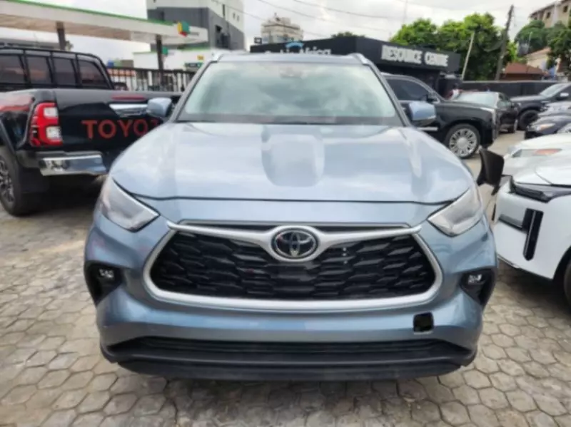 Toyota Highlander   - 2022