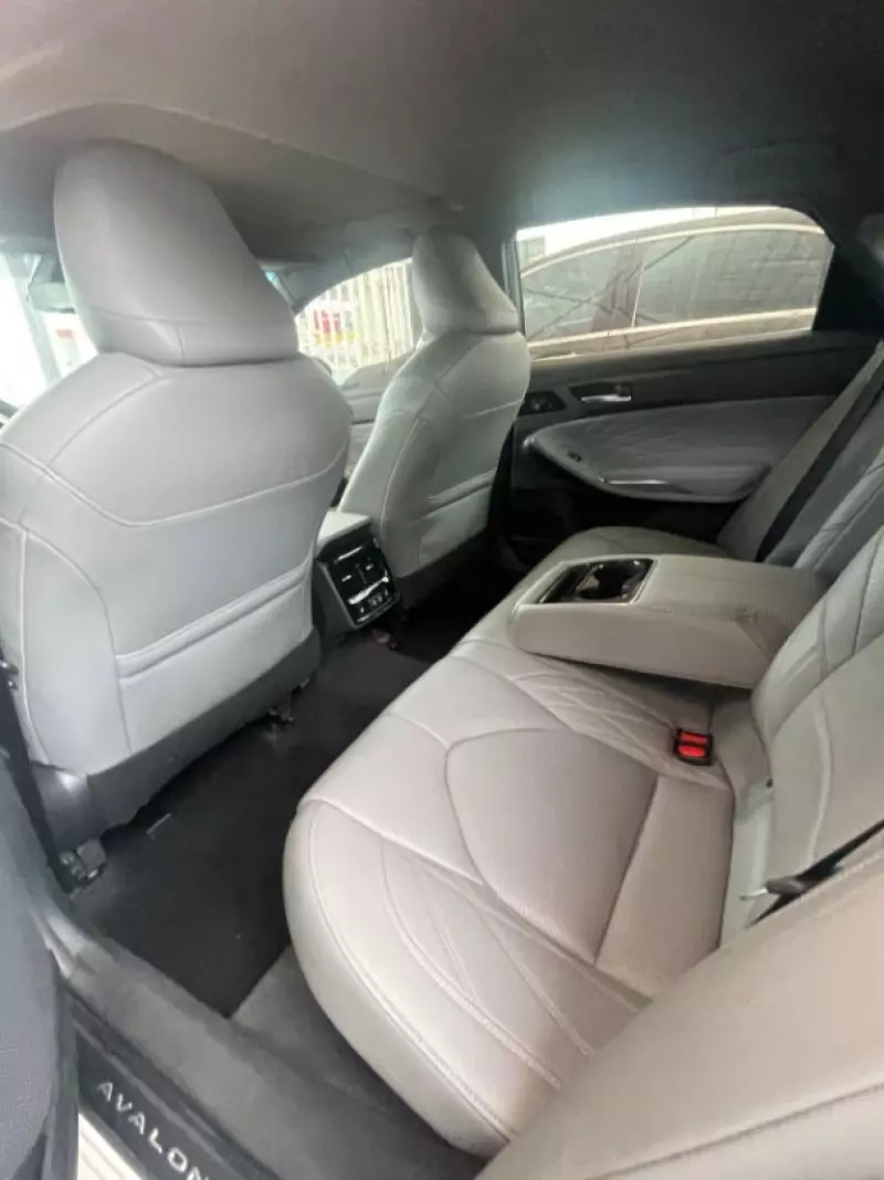 TOYOTA Avalon   - 2019