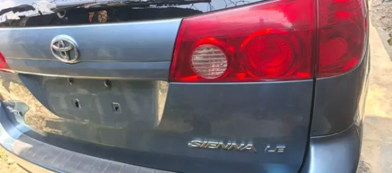 Toyota Sienna - 2006