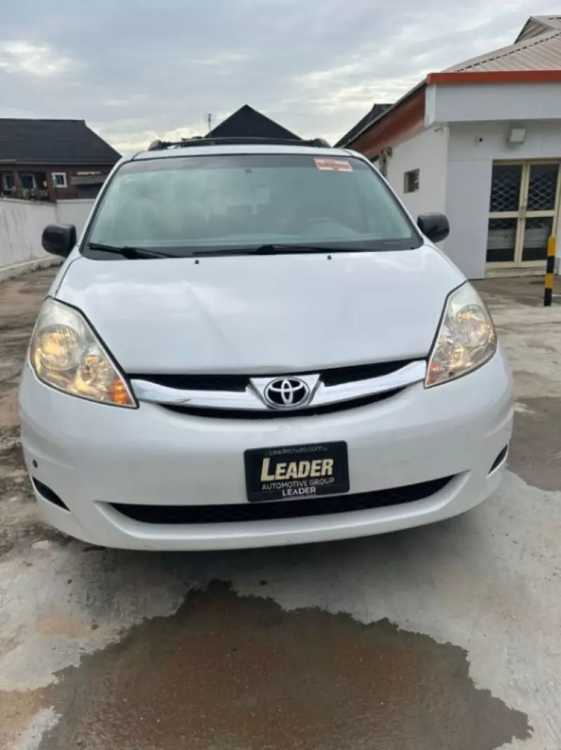 TOYOTA Sienna   - 2007