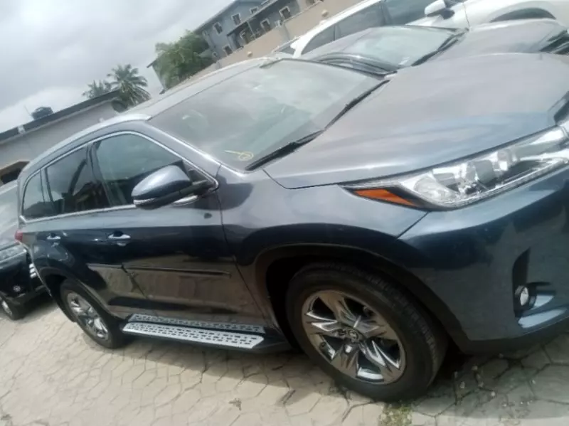 Toyota Highlander   - 2019