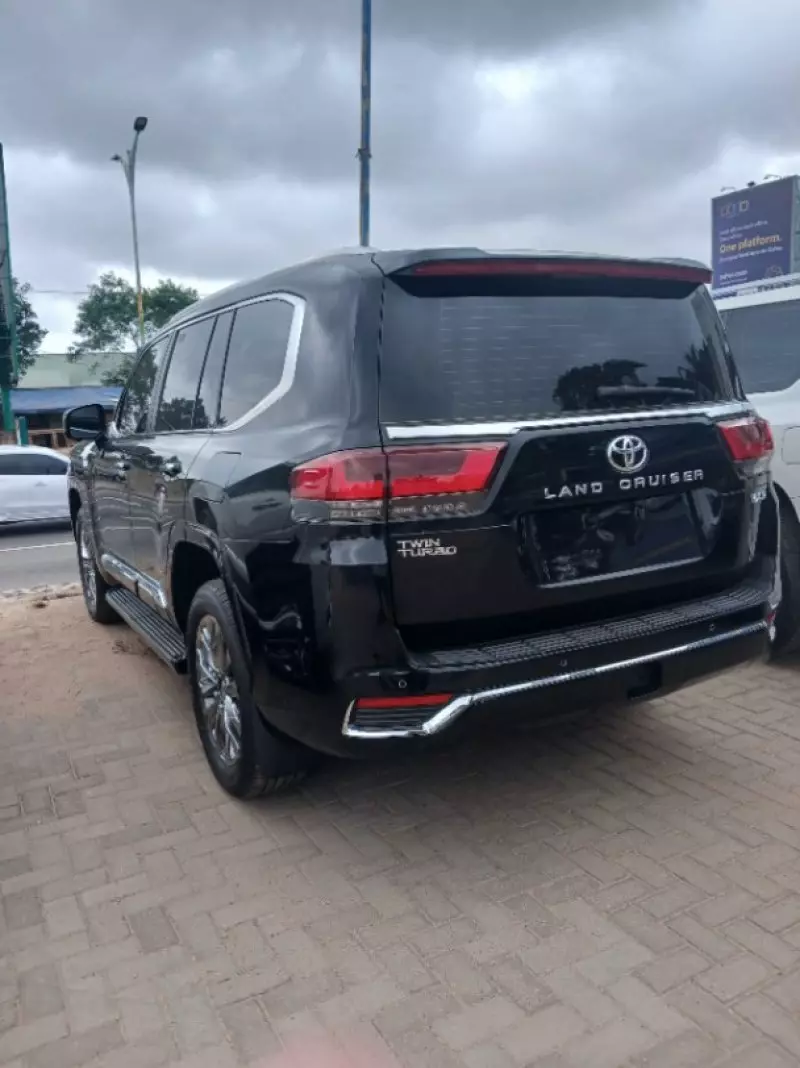 TOYOTA LANDCRUISER VXR   - 2025