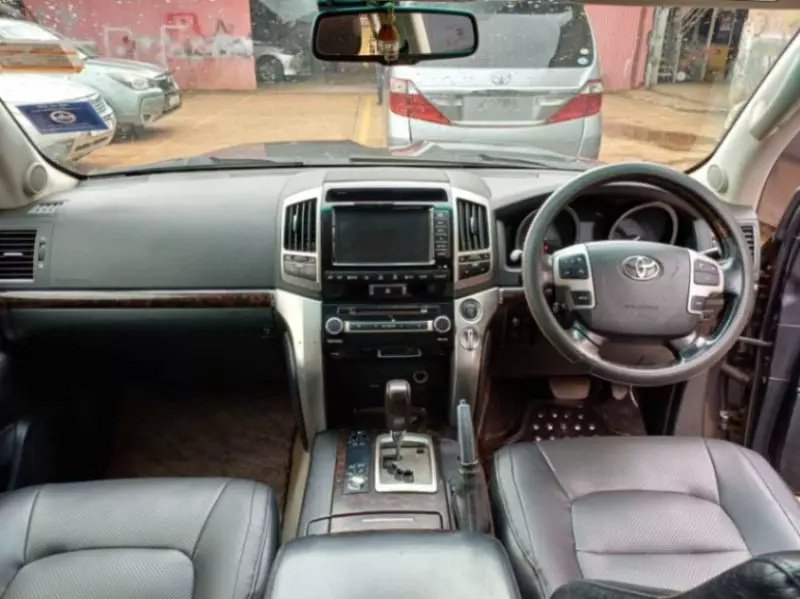 Toyota Land Cruiser V8   - 2015