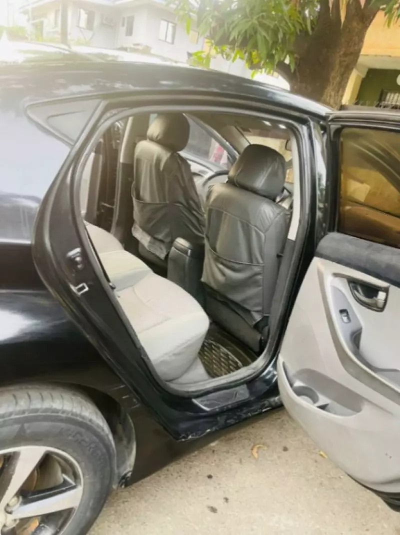 Hyundai Elantra   - 2013