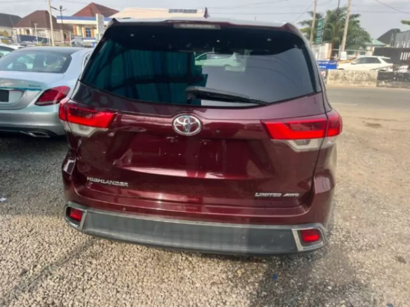 Toyota Highlander   - 2019