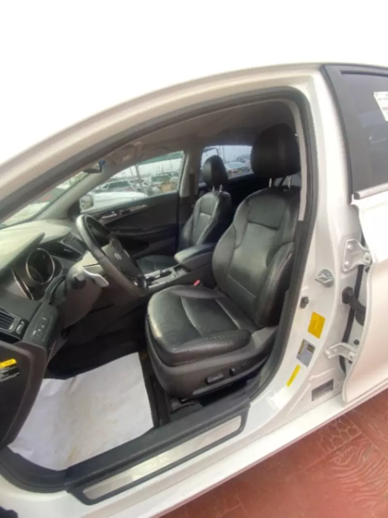 Hyundai Sonata   - 2012