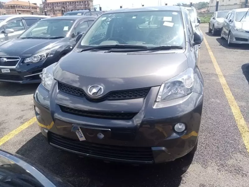 Toyota Ist    - 2012