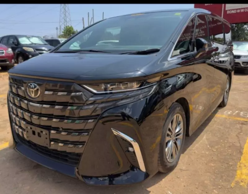 Toyota Noah   - 2018