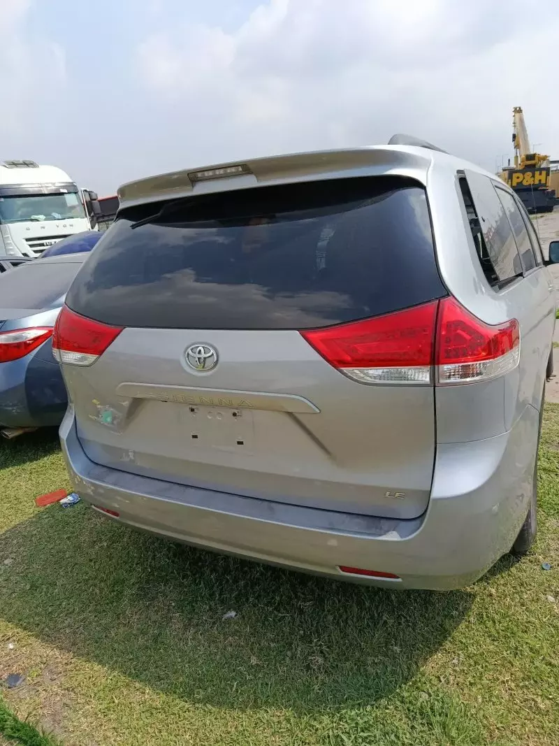 Toyota Sienna   - 2012