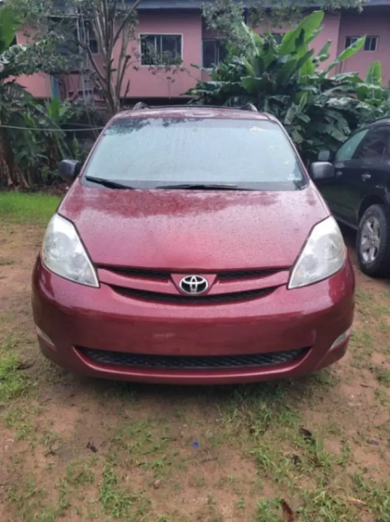 TOYOTA Sienna   - 2009