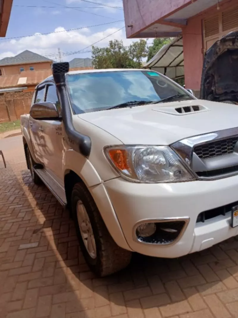 Toyota Hilux - 2011