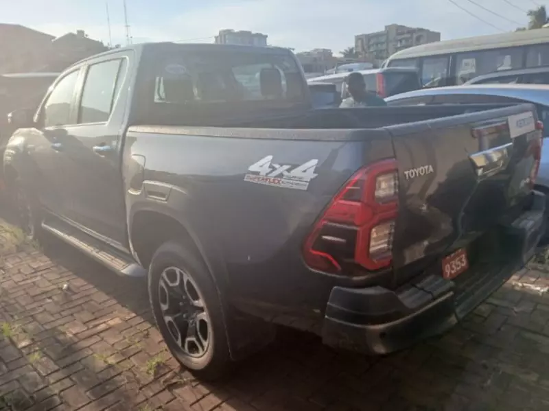 Toyota Hilux   - 2025