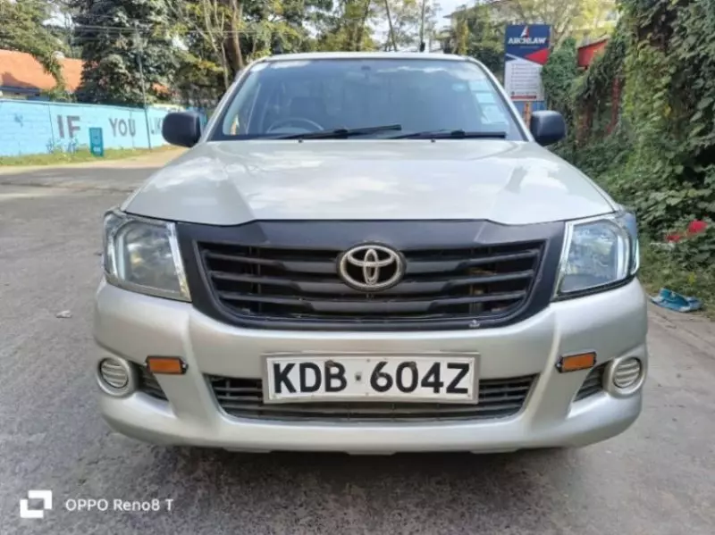 Toyota Hilux   - 2013