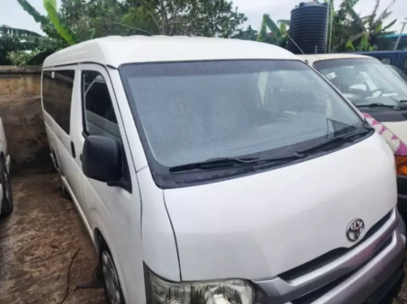 TOYOTA Hiace - 2016