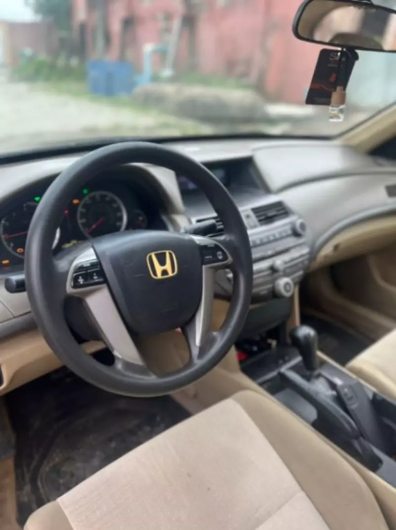 Honda Accord   - 2010