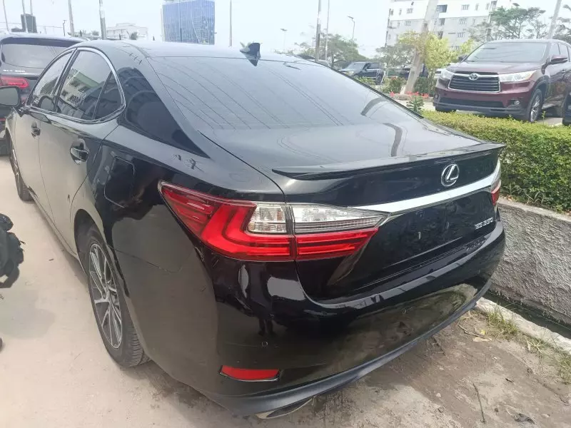 Lexus ES 350   - 2019