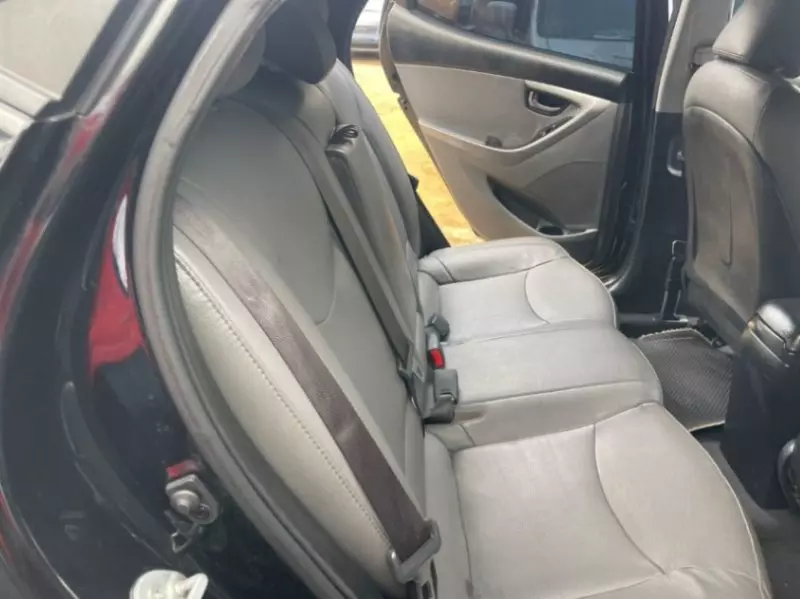 Hyundai Elantra   - 2013